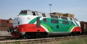[Lokomotivy] &rarr;&nbsp;[Motorov�]&nbsp;&rarr;&nbsp;[V 200]&nbsp;&rarr;&nbsp;02504 E: v barevn�m schematu „Ferrovie Emilia Romagna“