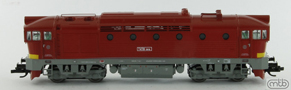 [Lokomotivy] &rarr;&nbsp;[Motorov�]&nbsp;&rarr;&nbsp;[T478.3 &bdquo;Brejlovec&rdquo;]&nbsp;&rarr;&nbsp;CSD-T478-3010 : dieselov� lokomotiva �erven� s v�stra�n�m pruhem, �ed� r�m a pojezd