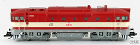 [Lokomotivy] &rarr;&nbsp;[Motorov�]&nbsp;&rarr;&nbsp;[T478.3 &bdquo;Brejlovec&rdquo;]&nbsp;&rarr;&nbsp;CD-750-264: dieselov� lokomotiva v�nov� �erven� s v�stra�n�m p�sem, �ed� podvozky