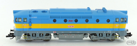 [Lokomotivy] &rarr;&nbsp;[Motorov�]&nbsp;&rarr;&nbsp;[T478.3 &bdquo;Brejlovec&rdquo;]&nbsp;&rarr;&nbsp;ZSR-750-032: dieselov� lokomotiva modr� se �lut�m v�stra�n�m p�sem
