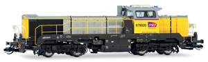 [Lokomotivy] &rarr;&nbsp;[Motorov�]&nbsp;&rarr;&nbsp;[Vossloh DE 18]&nbsp;&rarr;&nbsp;HN9082: dieselov� lokomotiva �lut�-�ed�-�ern�, �ern� r�m a pojezd