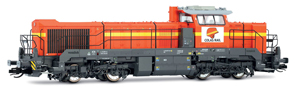 [Lokomotivy] &rarr;&nbsp;[Motorov�]&nbsp;&rarr;&nbsp;[Vossloh DE 18]&nbsp;&rarr;&nbsp;HN9083S: dieselov� lokomotiva oran�ov� se �lut�m prou�kem, �ern� r�m a pojezd