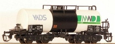 [N�kladn� vozy] &rarr;&nbsp;[Cisternov�]&nbsp;&rarr;&nbsp;[4-os� s l�vkou Ra]&nbsp;&rarr;&nbsp;DD83: b�l� s �ern�m p�sem „VADS”